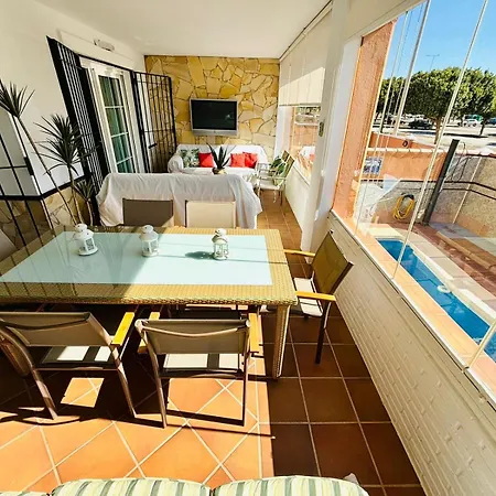 Chalet Con Piscina En Primera Linea De Playa