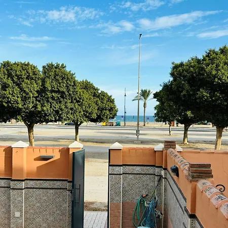 Chalet Chalet Con Piscina En Primera Linea De Playa *